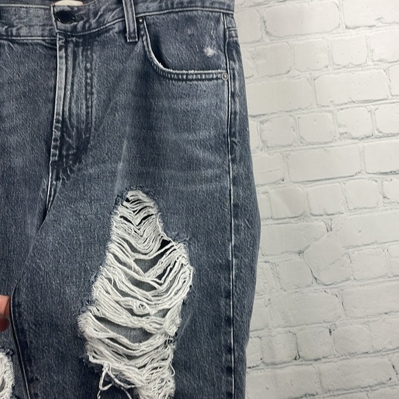 ALICE + OLIVIA Genevive Extra Distressed Black Wash Jeans size 32 - Picture 5 of 10